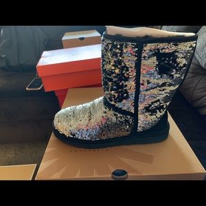 Like new uggs silver sparkle